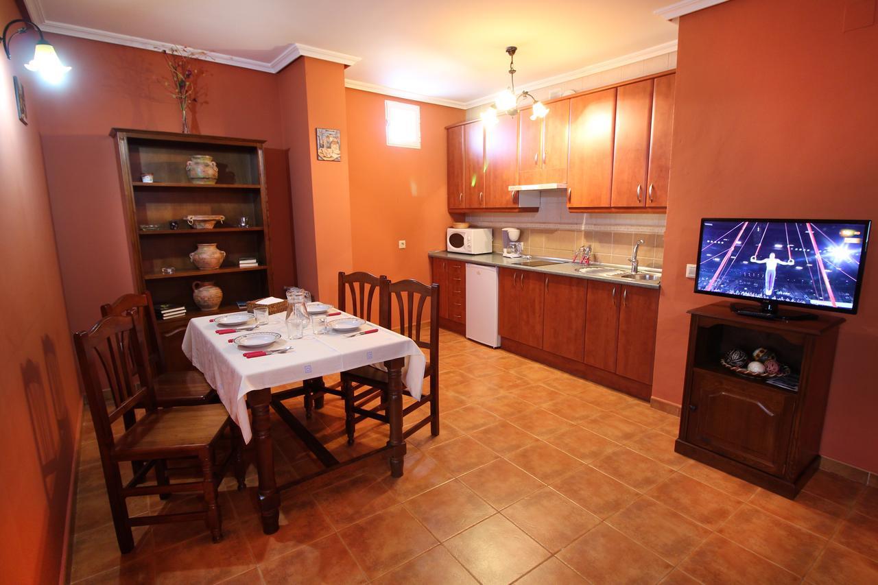 Sierra De Monfrague Apartment Torrejon el Rubio Luaran gambar